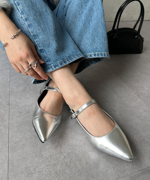 Chez toi（シェトワ）の「メリージューンフラットシューズ（パンプス・レディース・シルバー/ブラック・SMALL/MEDIUM/LARGE）」の2枚目の写真