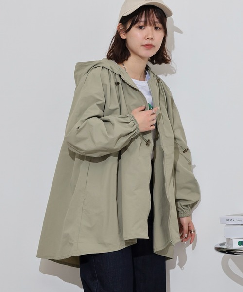 atONE(アットワン)の「ドロストフード付きブルゾン(ブルゾン・レディース・ブラック/アイボリー/ライトカーキ・F)」の12枚目の写真
