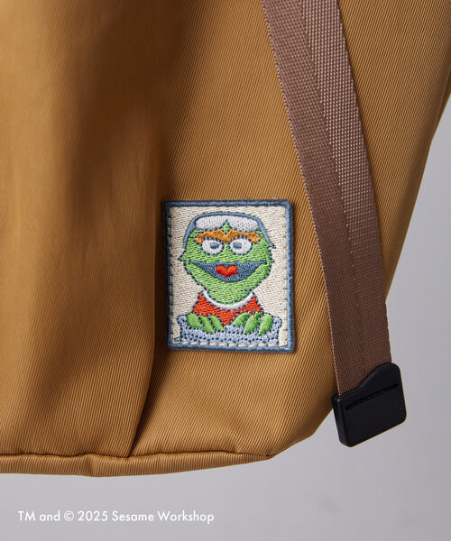ear PAPILLONNER（イアパピヨネ）の「【SESAME STREET（セサミストリート）】コラボアジャスタートートバッグ（トートバッグ・レディース・カーキ/ネイビー・FREE）」の11枚目の写真