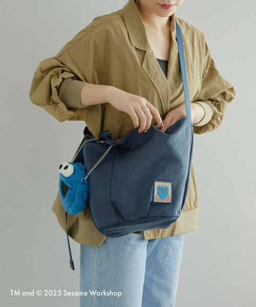 ear PAPILLONNER（イアパピヨネ）の「【SESAME STREET（セサミストリート）】コラボアジャスタートートバッグ（トートバッグ・レディース・カーキ/ネイビー・FREE）」の3枚目の写真