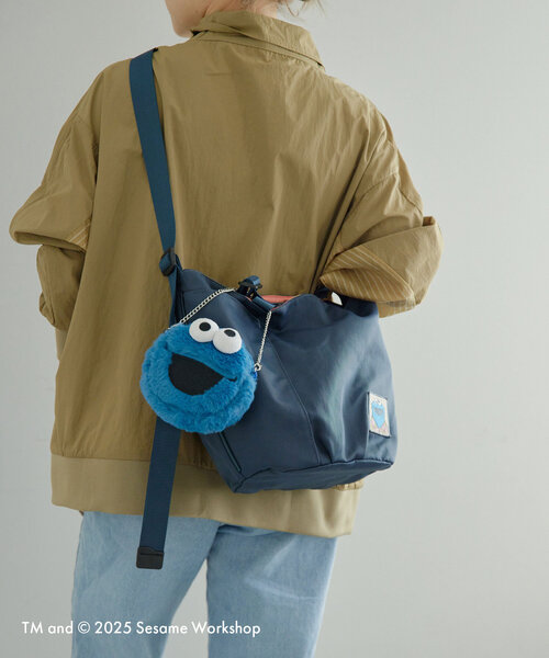 ear PAPILLONNER（イアパピヨネ）の「【SESAME STREET（セサミストリート）】コラボアジャスタートートバッグ（トートバッグ・レディース・カーキ/ネイビー・FREE）」の4枚目の写真