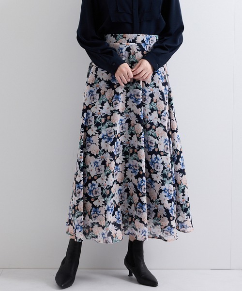 QUEENS COURT(クイーンズコート)の「フラワーシアーサーキュラースカート≪洗濯機で洗える≫(スカート・レディース・パープル/ネイビー/ピンク・M)」の2枚目の写真