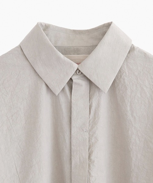 COSMIC WONDER(コズミックワンダー)の「Cotton linen typewriter front-fly shirt(シャツ/ブラウス・メンズ・ライトグレー/ブラック・4/3)」の11枚目の写真