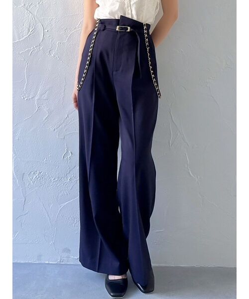 dazzlin（ダズリン）の「ハイウエストチェーンサス付パンツ（その他パンツ・レディース・グレー/ネイビー・SMALL/MEDIUM）」の3枚目の写真