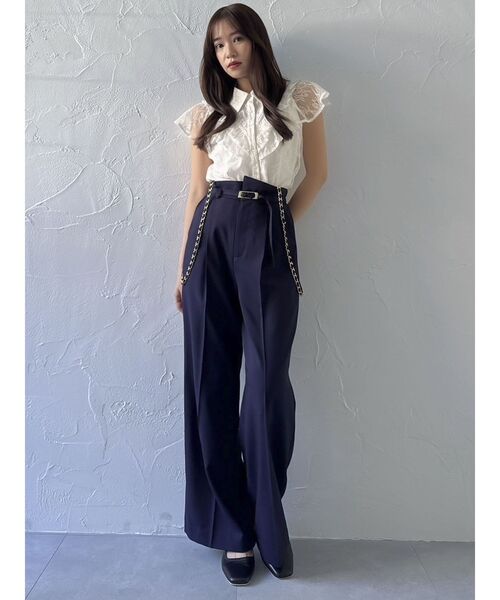 dazzlin（ダズリン）の「ハイウエストチェーンサス付パンツ（その他パンツ・レディース・グレー/ネイビー・SMALL/MEDIUM）」の4枚目の写真