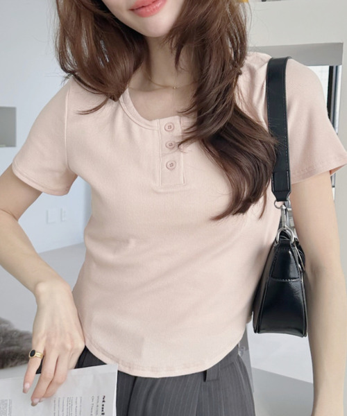 Ada.（エイダ）の「ヘンリーネック ランドヘム 半袖 トップス（Tシャツ/カットソー・レディース・アイボリー/ブラック/グレー/グリーン/ライトブルー/チャコール/ネイビー/ライトピンク・M/S/L）」の8枚目の写真