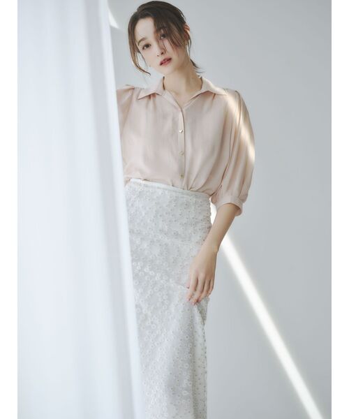 dazzlin（ダズリン）の「【藤井サチコラボ】コットンライクシアーシャツ（シャツ/ブラウス・レディース・オフホワイト/ネイビー/ピンク・FREE）」の6枚目の写真