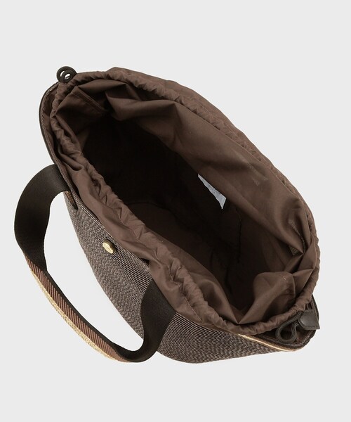 OPAQUE.CLIP（オペークドットクリップ）の「バスケット調デザインテープトートバッグ（トートバッグ・レディース・ベージュ/ブラウン系その他/ブラック・00）」の9枚目の写真