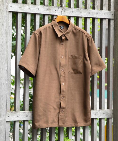ITEMS URBANRESEARCH（アイテムズ アーバンリサーチ）の「『イージーケア/速乾/UVカット』『セットアップ対応』クイックドライリネンタッチ半袖シャツ（シャツ/ブラウス・メンズ・ブラウン/グリーン/ブラック/チャコールグレー・MEDIUM/LARGE）」の3枚目の写真