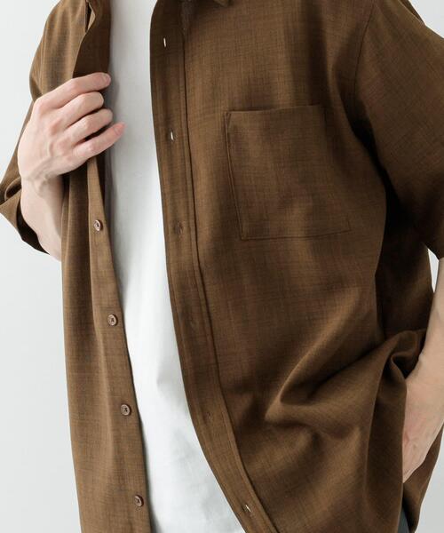 ITEMS URBANRESEARCH（アイテムズ アーバンリサーチ）の「『イージーケア/速乾/UVカット』『セットアップ対応』クイックドライリネンタッチ半袖シャツ（シャツ/ブラウス・メンズ・ブラウン/グリーン/ブラック/チャコールグレー・MEDIUM/LARGE）」の11枚目の写真