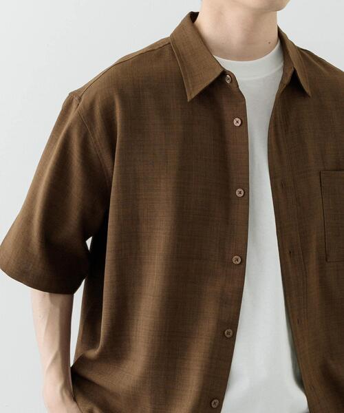 ITEMS URBANRESEARCH（アイテムズ アーバンリサーチ）の「『イージーケア/速乾/UVカット』『セットアップ対応』クイックドライリネンタッチ半袖シャツ（シャツ/ブラウス・メンズ・ブラウン/グリーン/ブラック/チャコールグレー・MEDIUM/LARGE）」の10枚目の写真
