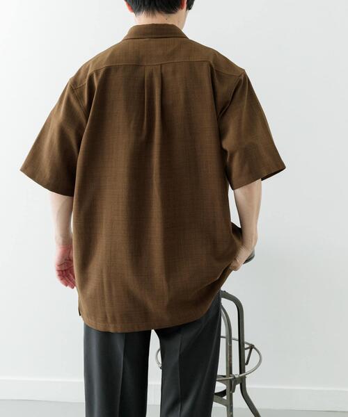 ITEMS URBANRESEARCH（アイテムズ アーバンリサーチ）の「『イージーケア/速乾/UVカット』『セットアップ対応』クイックドライリネンタッチ半袖シャツ（シャツ/ブラウス・メンズ・ブラウン/グリーン/ブラック/チャコールグレー・MEDIUM/LARGE）」の8枚目の写真