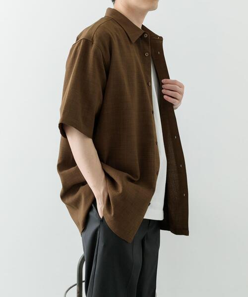 ITEMS URBANRESEARCH（アイテムズ アーバンリサーチ）の「『イージーケア/速乾/UVカット』『セットアップ対応』クイックドライリネンタッチ半袖シャツ（シャツ/ブラウス・メンズ・ブラウン/グリーン/ブラック/チャコールグレー・MEDIUM/LARGE）」の7枚目の写真