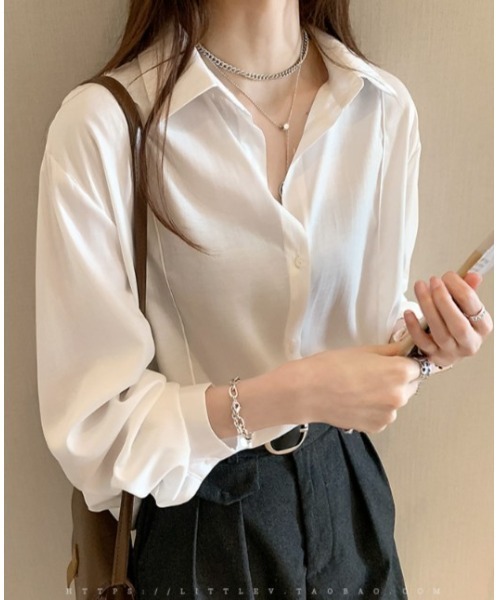LAUTRE COTE(ロウトレコウト)の「レギュラーカラーシャツ(シャツ/ブラウス・レディース・ホワイト/ブラック/ブルー・LARGE/MEDIUM/X-LARGE)」の4枚目の写真
