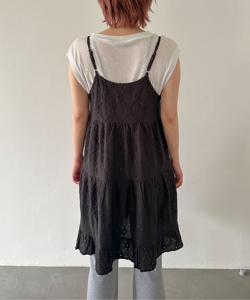 PILIT（ピリット）の「カットレース ティアードキャミワンピース（ワンピース・レディース・オフホワイト/ブラック/ブラウン・MEDIUM）」の7枚目の写真