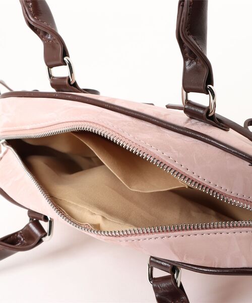 SPINNS（スピンズ）の「合皮ボストンバッグ/サイドレースアップ（ボストンバッグ・レディース・ピンク/レッド/ブラック・ONESIZE）」の6枚目の写真