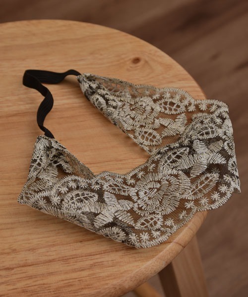 VIBGYOR Women（ヴィブジョー　ウィメン）の「【resonance】レース刺繍 クラシカルデザイン ヘアバンド【7パターン展開/オケージョン】（ヘアバンド・レディース・その他4/その他7/その他6/その他1/その他2/その他3/その他5・FREE）」の5枚目の写真