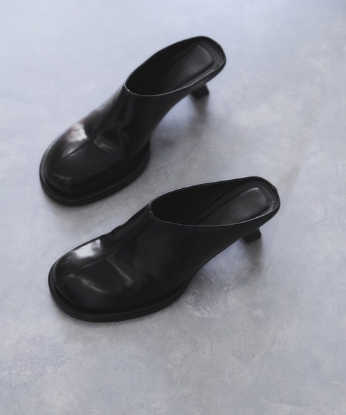 VERY掲載　アダムエロペ　ツイストパデッドミュール　ブラック　24.0 ADAM ET ROPE'（アダムエロペ） サンダル ツイストパデッドミュール