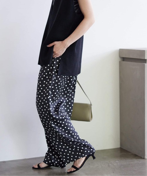 SLOBE IENA（スローブイエナ）の「《WEB限定/追加2》プリントサテンイージーパンツ（その他パンツ・レディース・キャメル/ブラック・FREE）」の14枚目の写真