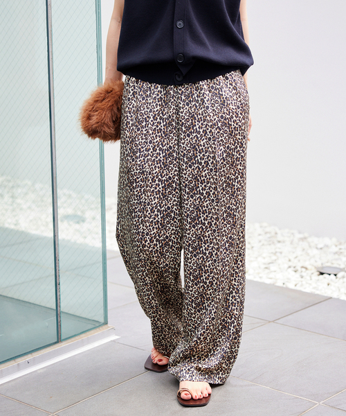 SLOBE IENA プリントサテンイージーパンツ　レオパードパンツ WEB限定/追加2》プリントサテンイージーパンツ（その他パンツ）｜SLOBE