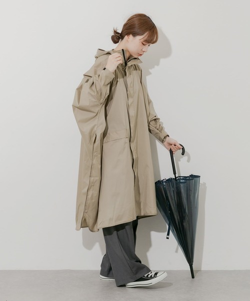 SMELLY（スメリー）の「w.p.c　ユニセックス ウォーターリペレントポンチョ（ポンチョ・レディース・ベージュ/ブラック・ONE）」の2枚目の写真