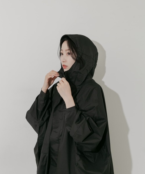 SMELLY（スメリー）の「w.p.c　ユニセックス ウォーターリペレントポンチョ（ポンチョ・レディース・ベージュ/ブラック・ONE）」の22枚目の写真