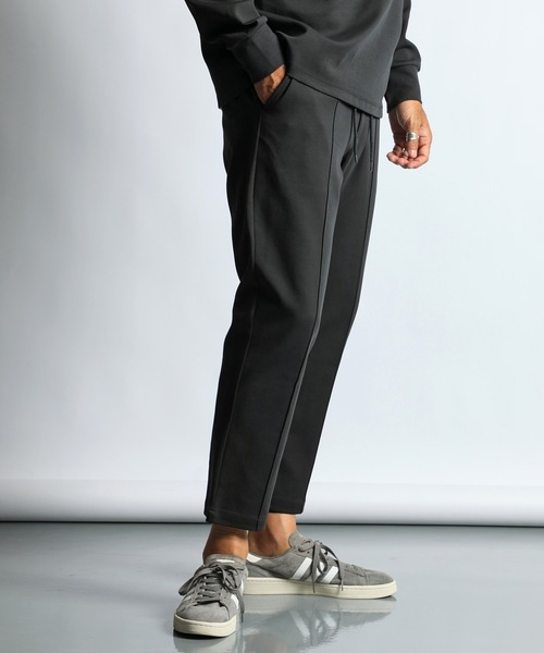 The DUFFER of ST.GEORGE(ザダファーオブセントジョージ)の「「AIR FLEX」SETUP CENTER CREASE PANTS:機能素材 「エアフレックス」セットアップ センタークリースパンツ(スラックス・メンズ・チャコールグレー/ブラック・X-LARGE/LARGE/MEDIUM/SMALL)」の2枚目の写真