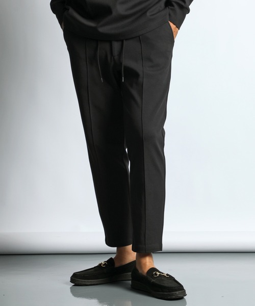 The DUFFER of ST.GEORGE(ザダファーオブセントジョージ)の「「AIR FLEX」SETUP CENTER CREASE PANTS:機能素材 「エアフレックス」セットアップ センタークリースパンツ(スラックス・メンズ・チャコールグレー/ブラック・X-LARGE/LARGE/MEDIUM/SMALL)」の1枚目の写真