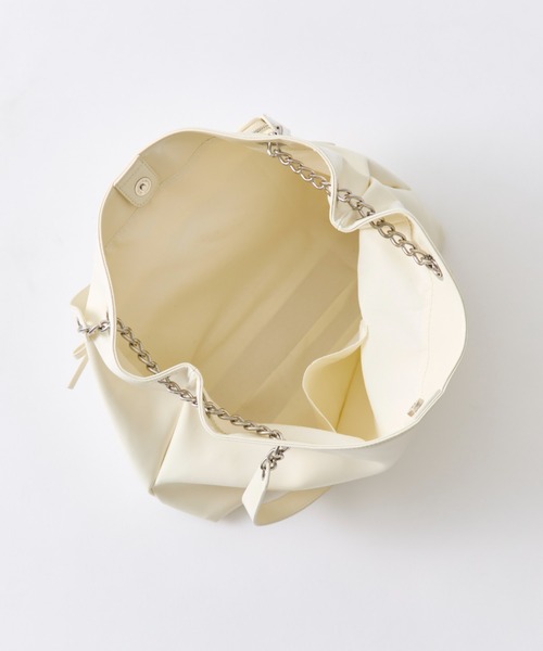 OLIVE des OLIVE(オリーブデオリーブ)の「BIGポケット合皮トートバッグ(トートバッグ・レディース・ブラック/オフホワイト・FREE)」の4枚目の写真