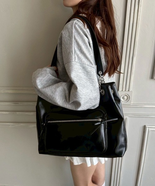 OLIVE des OLIVE(オリーブデオリーブ)の「BIGポケット合皮トートバッグ(トートバッグ・レディース・ブラック/オフホワイト・FREE)」の14枚目の写真