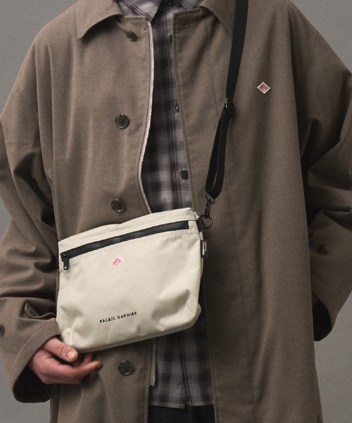 DANTON（ダントン）の「CORDURA CANVAS SHOULDER POUCH〈PALAIS GARNIER〉（ショルダーバッグ・レディース・ダークグレー/ブルー系その他/グレイッシュベージュ/ブラック/ブラウン系その他/オフホワイト・-）」の7枚目の写真