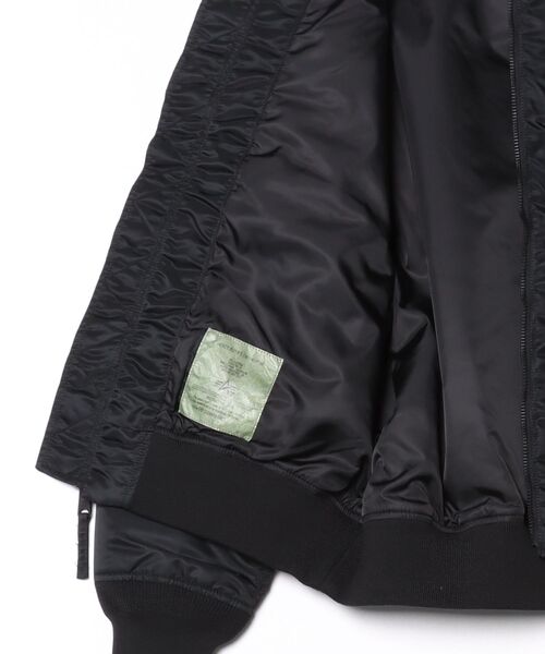 WHITE MOUNTAINEERING(ホワイトマウンテニアリング)の「White Mountaineering WM × ALPHA INDUSTRIES MA-1 JACKET (WM2573201)(MA-1・メンズ・ブラック・MEDIUM/LARGE)」の3枚目の写真