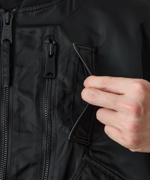 WHITE MOUNTAINEERING(ホワイトマウンテニアリング)の「White Mountaineering WM × ALPHA INDUSTRIES MA-1 JACKET (WM2573201)(MA-1・メンズ・ブラック・MEDIUM/LARGE)」の7枚目の写真