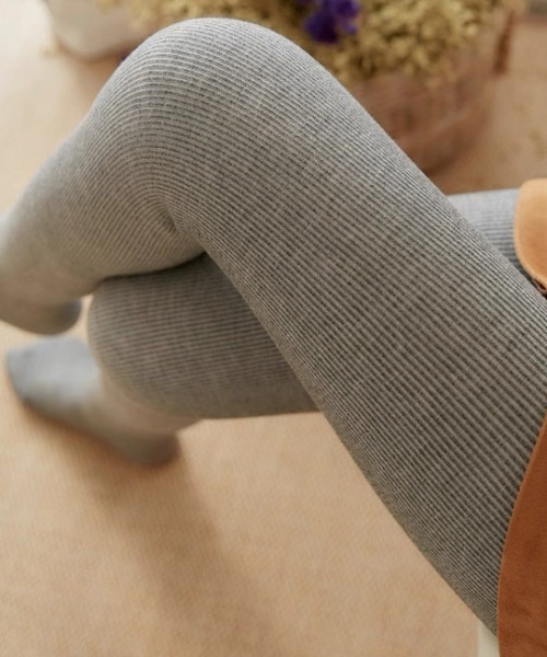 ampm（エーエムピーエム）の「美脚見えあったか微圧タイツ／厚手リブニットレギンス風ストッキング（レギンス/スパッツ・レディース・グレー/ブラック/ライトグレー・FREE）」の7枚目の写真