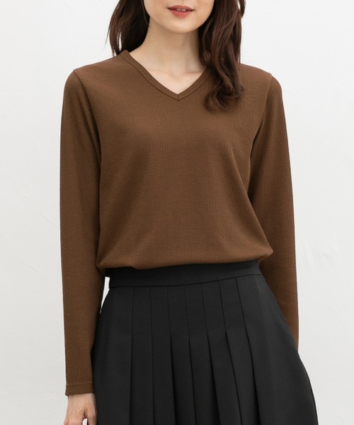 Honeys(ハニーズ)の「VネックTシャツ(Tシャツ/カットソー・レディース・ブラック/ブラウン/ボルドー/オフホワイト/ダークグリーン・L/LL/M/S)」の4枚目の写真