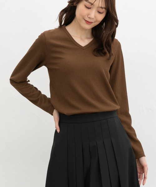 Honeys(ハニーズ)の「VネックTシャツ(Tシャツ/カットソー・レディース・ブラック/ブラウン/ボルドー/オフホワイト/ダークグリーン・L/LL/M/S)」の15枚目の写真