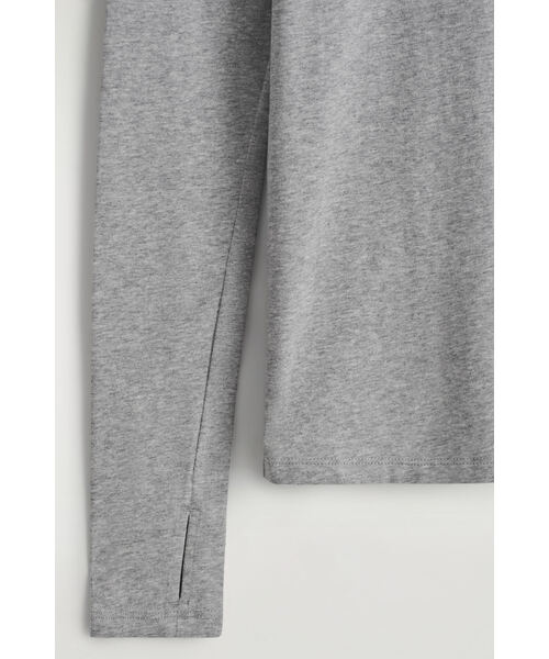 COS（コス）の「スリムフィット 長袖トップ（Tシャツ/カットソー・レディース・グレー系その他/ブラック/ホワイト系・M/L/XS/S）」の8枚目の写真
