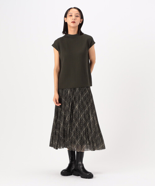 K.T KIYOKO TAKASE(キヨコタカセ)の「ストレッチコットン鹿の子編み ハイネックフレンチスリーブニット(ニット/セーター・レディース・カーキ・9号)」の5枚目の写真