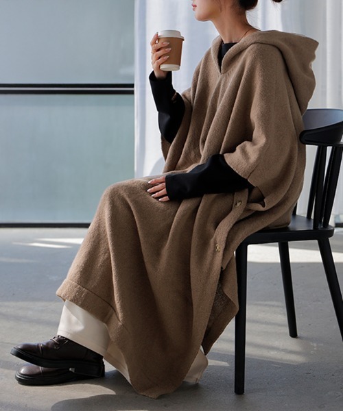 お値下げ❤️GUCCI ベージュ ニットポンチョ グッチ ベルベット GGロゴ ショートレングスケープ ポンチョ