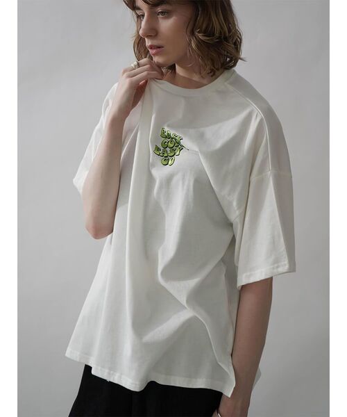 :ETHROF(イーサオブ)の「METALLIC BACK LOGO T-SHIRT(Tシャツ/カットソー・レディース・チャコール/ホワイト/ブルー・FREE)」の6枚目の写真
