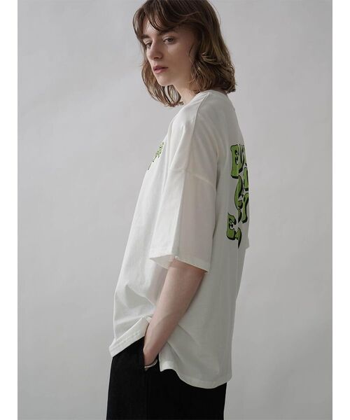 :ETHROF(イーサオブ)の「METALLIC BACK LOGO T-SHIRT(Tシャツ/カットソー・レディース・チャコール/ホワイト/ブルー・FREE)」の7枚目の写真