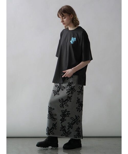 :ETHROF(イーサオブ)の「METALLIC BACK LOGO T-SHIRT(Tシャツ/カットソー・レディース・チャコール/ホワイト/ブルー・FREE)」の12枚目の写真