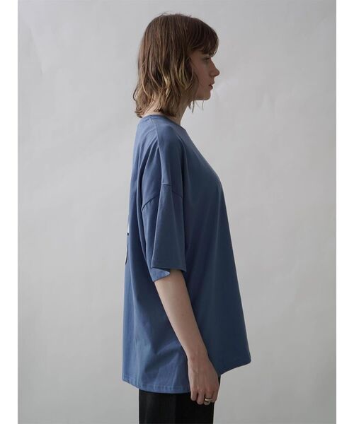 :ETHROF(イーサオブ)の「METALLIC BACK LOGO T-SHIRT(Tシャツ/カットソー・レディース・チャコール/ホワイト/ブルー・FREE)」の17枚目の写真