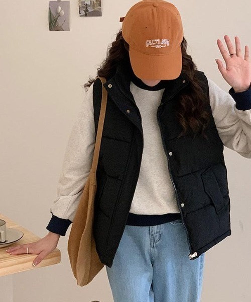 cammie(キャミー)の「ハイネック中綿ダウンジレ(ダウンベスト・レディース・ベージュ/ブラック/オフホワイト・M/L)」の9枚目の写真