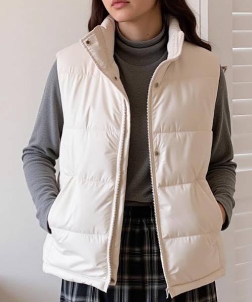cammie(キャミー)の「ハイネック中綿ダウンジレ(ダウンベスト・レディース・ベージュ/ブラック/オフホワイト・M/L)」の5枚目の写真