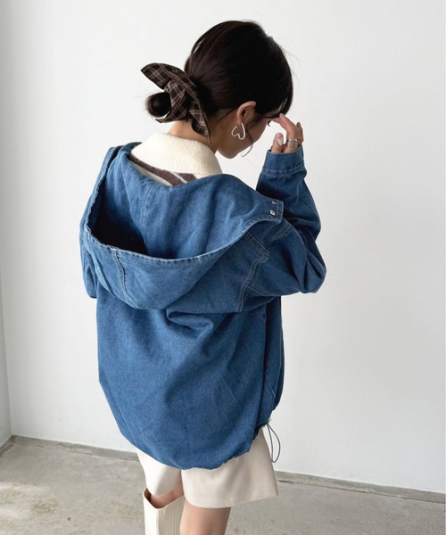 Jewelobe(ジュエローブ)の「オーバーサイズフーディーデニムブルゾン(デニムジャケット・レディース・ブルー/ネイビー・FREE)」の5枚目の写真
