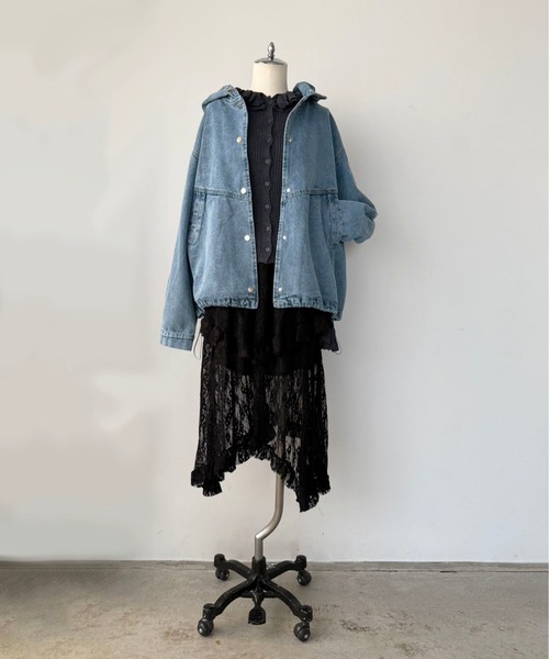 Jewelobe(ジュエローブ)の「オーバーサイズフーディーデニムブルゾン(デニムジャケット・レディース・ブルー/ネイビー・FREE)」の11枚目の写真