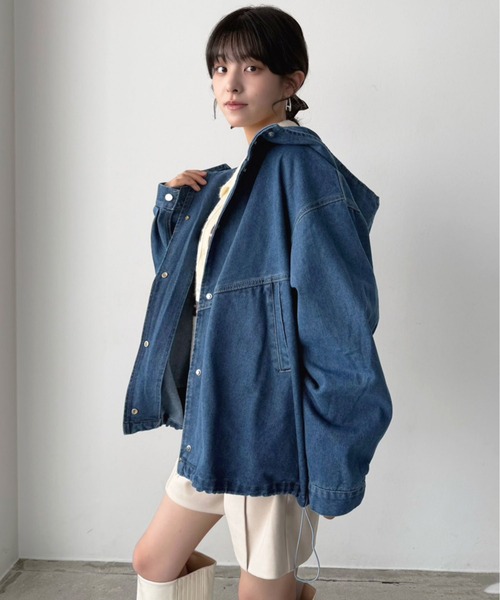 Jewelobe(ジュエローブ)の「オーバーサイズフーディーデニムブルゾン(デニムジャケット・レディース・ブルー/ネイビー・FREE)」の12枚目の写真