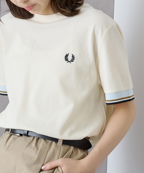 FRED PERRY(フレッドペリー)の「【FRED PERRY】TWIN TIPPED CUFF T-SHIRT M2396(Tシャツ/カットソー・レディース・ネイビー/ブラック系1/バーガンディー/ブラック/アイボリー/オフホワイト/チャコールグレー・S/M/L/XL)」の3枚目の写真