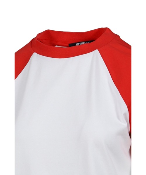 JACQUEMUS(ジャックムス)の「LE MINI TSHIRT BASEBALL(Tシャツ/カットソー・レディース・ホワイト×レッド・SMALL/MEDIUM)」の3枚目の写真